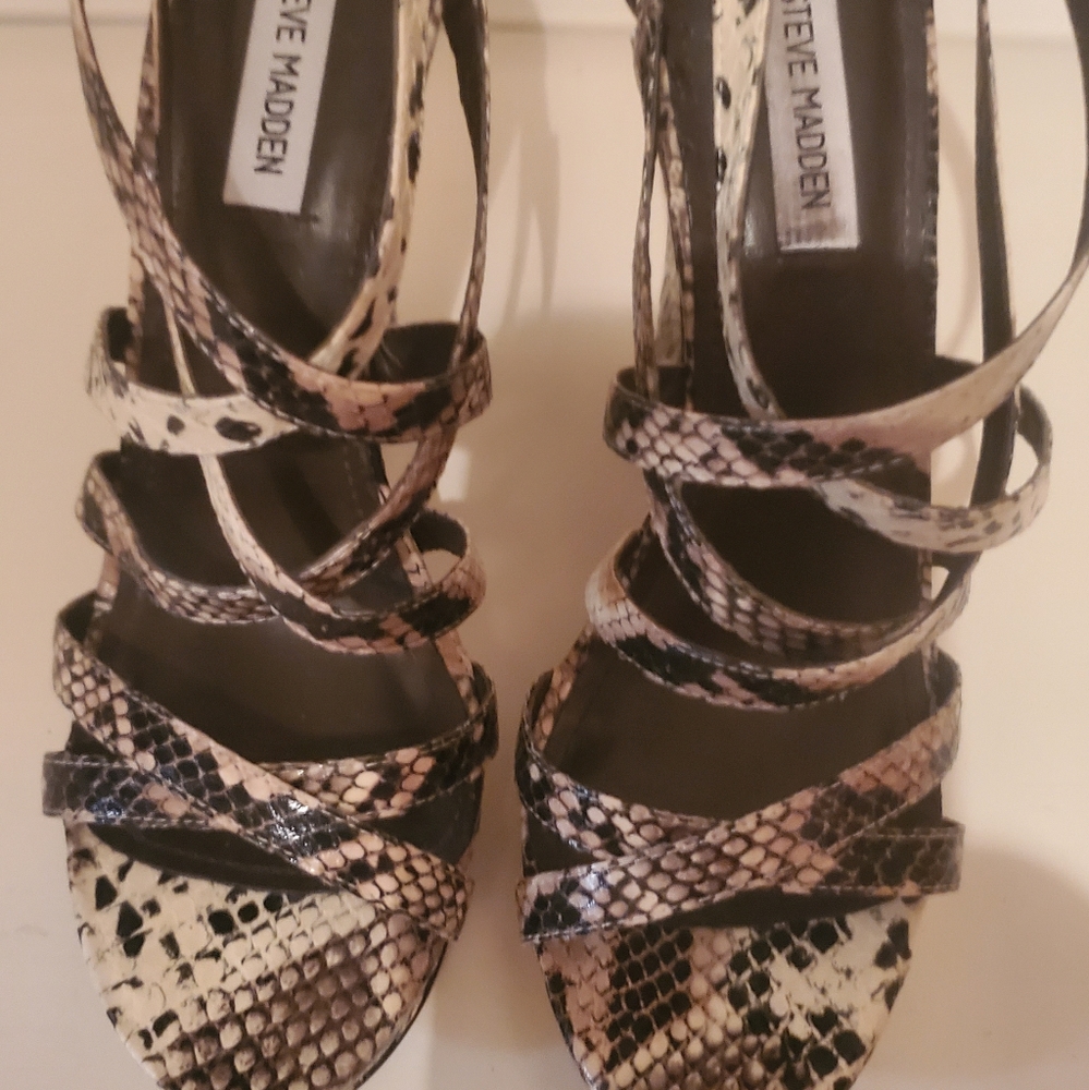 steve madden turnkey snake wedges used one time